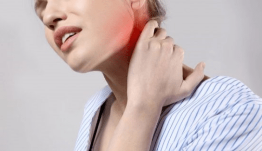 Ar osteohondrozi parādās sāpes kaklā un plecos